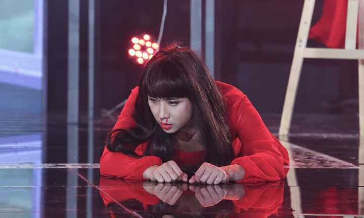 Trấn Thành giả gái, vào vai người mẹ bị bạo hành đầy xúc động