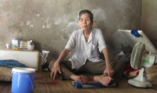 Lạ lùng 'dị nhân' 20 năm không bước chân xuống giường