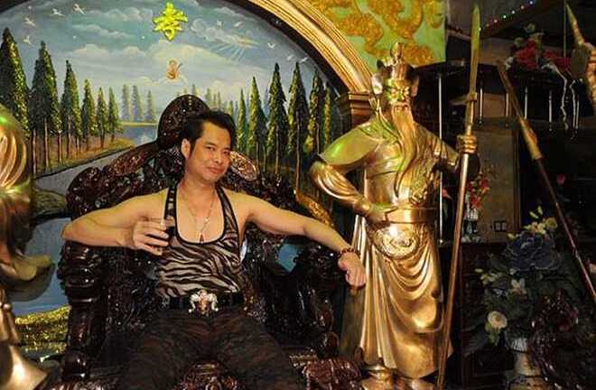 Video: Thăm căn biệt thự hơn 100 tỷ đồng như 'cung điện' giữa Sài Gòn của Ngọc Sơn