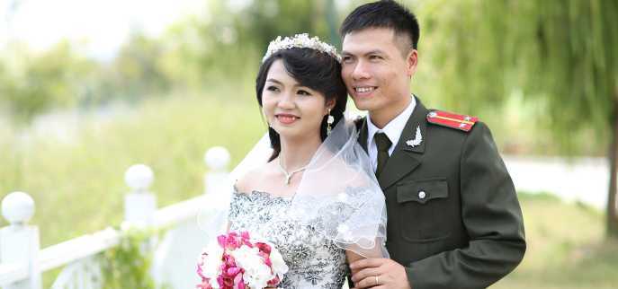 Ảnh cưới lãng mạn của hai chiến sĩ công an trẻ Bắc Giang