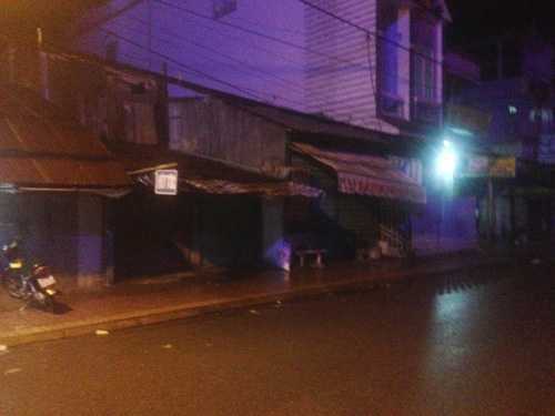 Con gái dẫn cha ruột đi đánh ghen, rạch nát mặt tình địch