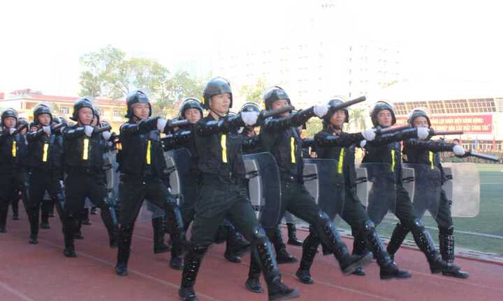 Duyệt binh hoành tráng trong lễ khai giảng Học viện An ninh nhân dân