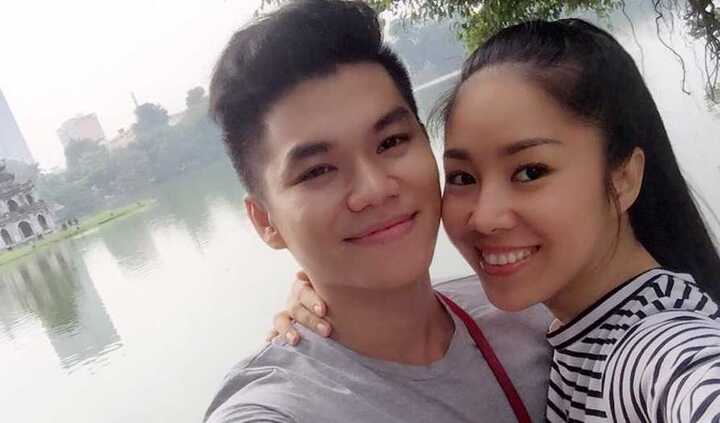Lê Phương khoe ảnh cùng chồng sắp cưới dạo chơi Hà Nội