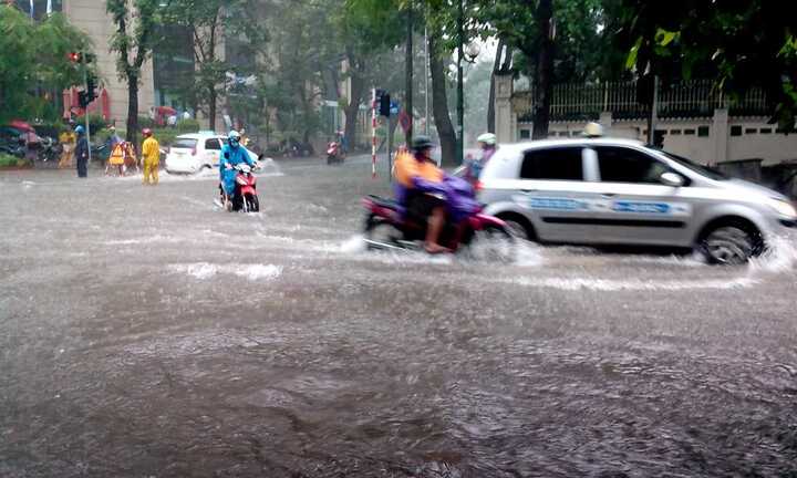 Siêu bão số 7 Sarika tiến gần bờ, chiều tối nay Bắc Bộ mưa to