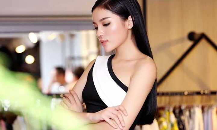 Hoa hậu Kỳ Duyên ủng hộ đồng bào miền Trung 150 triệu đồng