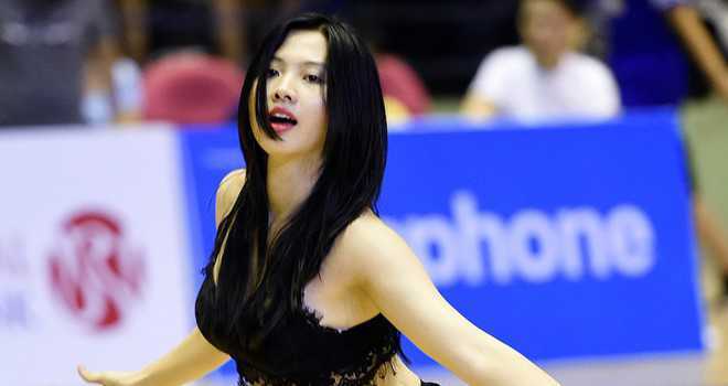 Nữ du học sinh Việt giống Lưu Diệc Phi quyến rũ trong từng bước nhảy