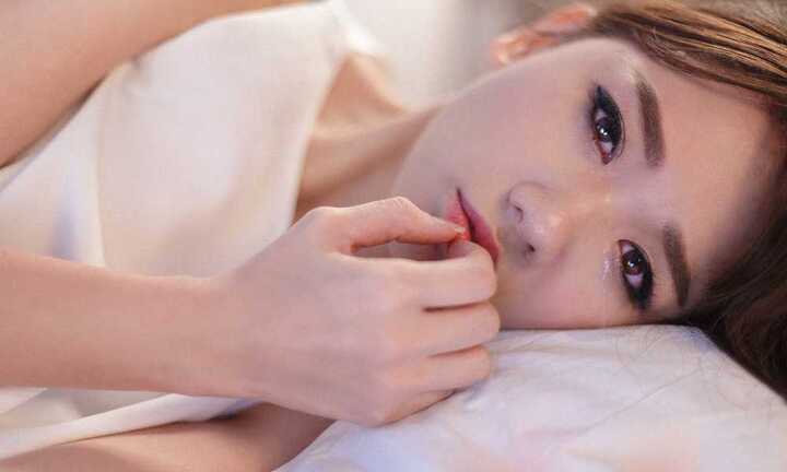 Vừa ra viện, Hari Won đã khiến fans bồi hồi vì 'Yêu không hối hận'