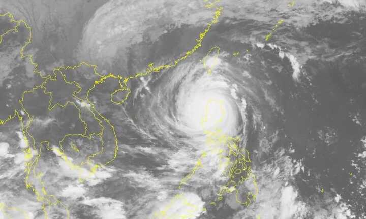 Bão số 8 Haima chính thức đổ bộ vào Biển Đông