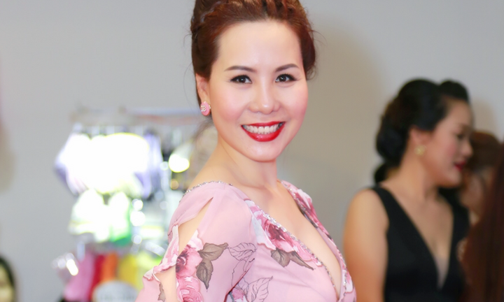 Vẻ đẹp giản dị của Nữ hoàng doanh nhân sau ánh đèn sân khấu