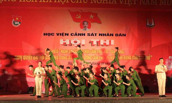 Học viên Cảnh sát diễn văn nghệ tìm hiểu Nghị quyết Đảng