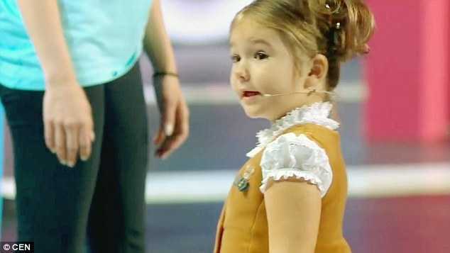 Bé gái 4 tuổi nói thành thạo 7 thứ tiếng khiến cả thế giới kinh ngạc