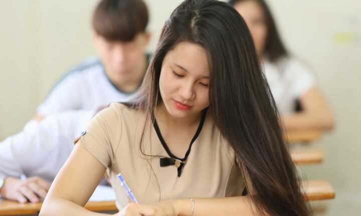 Cộng đồng mạng phát sốt vì đề Văn 'Thượng đế thừa mẩu đất'