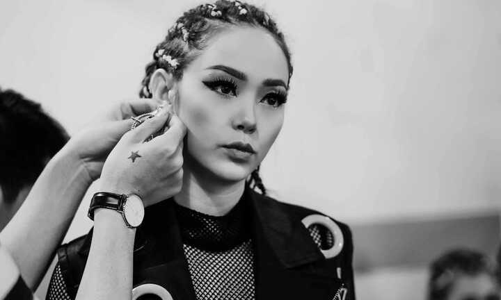 Minh Hằng làm việc liên tục 25 tiếng và gặp sự cố khi quay MV