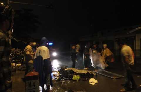 Camera cây xăng tố cáo tài xế xe tải cán chết bé gái rồi bỏ trốn