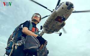 Ảnh: Xem nữ vận động viên nhảy dù rơi tự do đầu tiên Việt Nam trổ tài