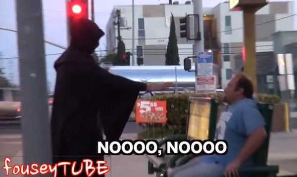 Khiếp hãi 'sinh vật hắc ám chuyên hút linh hồn' lộng hành trên phố