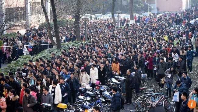 Trung Quốc: Gần 10.000 người cạnh tranh 1 vị trí lễ tân