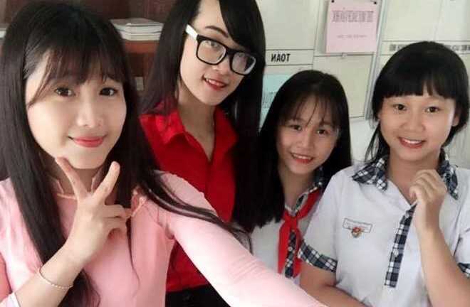 Cô giáo thực tập xinh đẹp khiến nhiều học sinh 'mê tít'