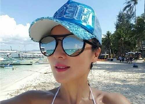 Phát sốt với vẻ nóng bỏng của bà mẹ U50 trẻ như gái 18