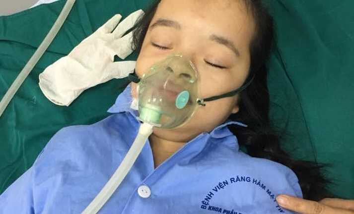 Xót xa cảnh bé gái ham học mắc chứng bệnh hiếm gặp