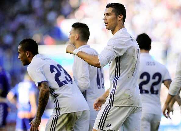 Ronaldo lập kỷ lục hattrick ở La Liga