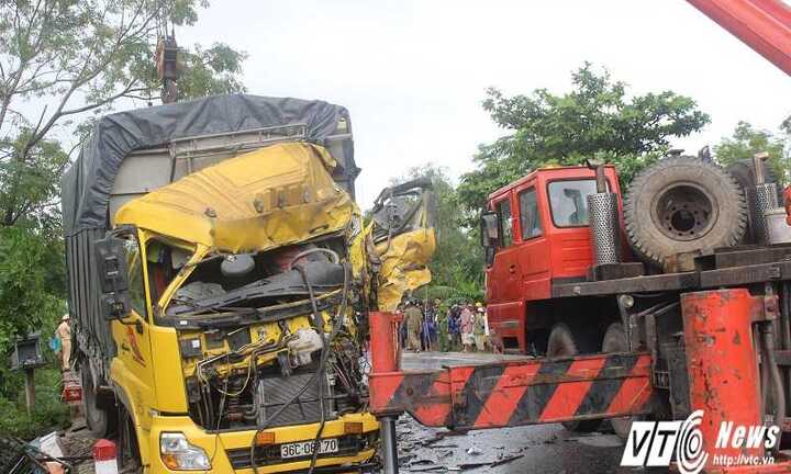 Tai nạn thảm khốc ở Huế, ít nhất 4 người thương vong