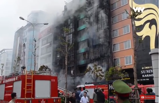 Cháy ở phố Trần Thái Tông: Nhiều nhà cao tầng bị thiêu rụi chỉ còn trơ khung
