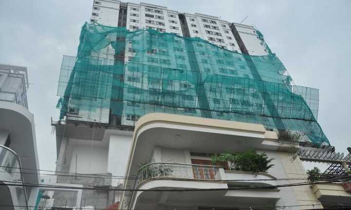 Saigonres Plaza Nguyễn Xí: Dân nơm nớp lo nhà sập, vật liệu rơi