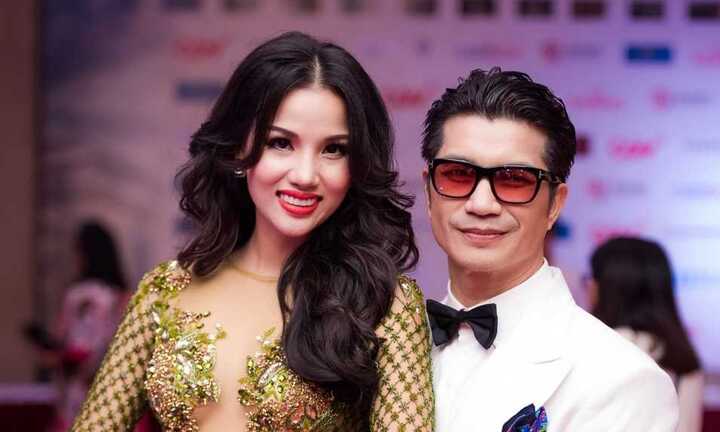 BB Phạm khoe thân hình đồng hồ cát bên chồng