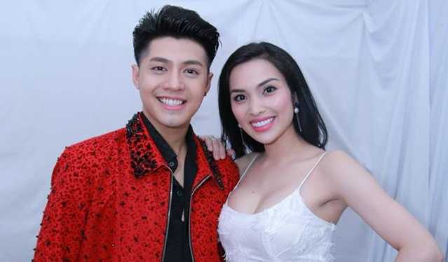 MC Huyền Sâm thân thiết bên Noo Phước Thịnh trong hậu trường