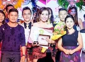 Nữ doanh nhân 50 tuổi vẫn 'máu lửa' Đài Trang đăng quang cuộc thi hát 'Sao Hôm 2016’