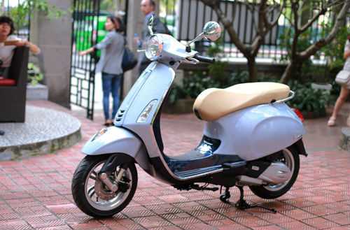 Vespa hàng độc, giá hơn 400 triệu đồng tại Việt Nam