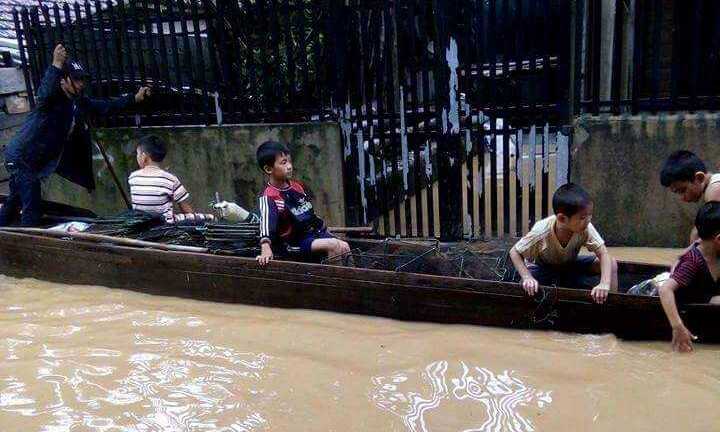 Tìm thấy thi thể thanh niên bị lũ cuốn trôi trước cửa nhà