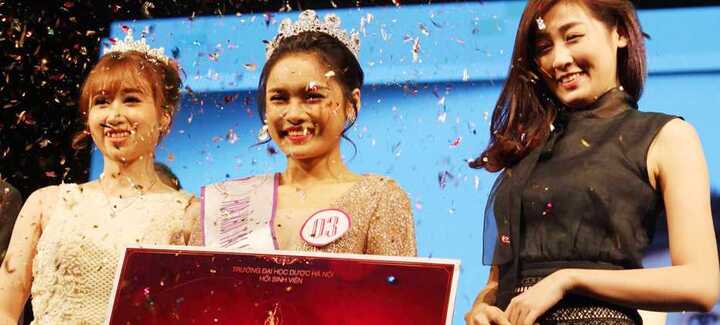 Nữ sinh xinh đẹp đăng quang 'Tài hoa duyên dáng Dược' 2016
