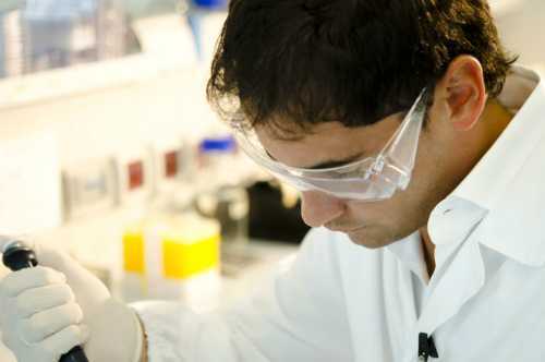 Bác sĩ bí mật dùng tinh trùng của mình thụ thai cho bệnh nhân