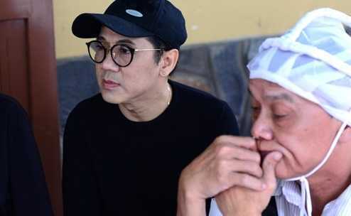 Thành Lộc thẫn thờ, Thoại Mỹ bật khóc khi tới viếng 'sầu nữ' Út Bạch Lan