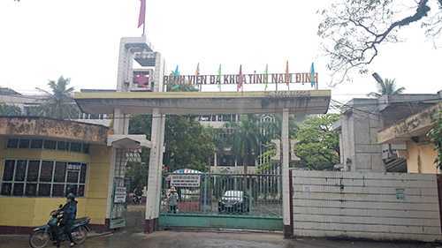 Bệnh nhân tử vong sau khi cắt a-mi-đan: Tạm đình chỉ ê-kip phẫu thuật