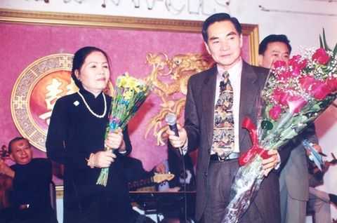 Út Bạch Lan: Sầu nữ hát dạo, nuôi 4 con riêng của chồng