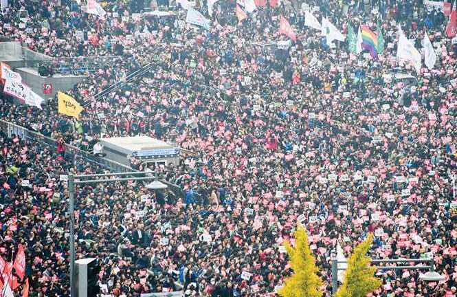 Hàng vạn người biểu tình đòi Tổng thống Hàn Quốc từ chức