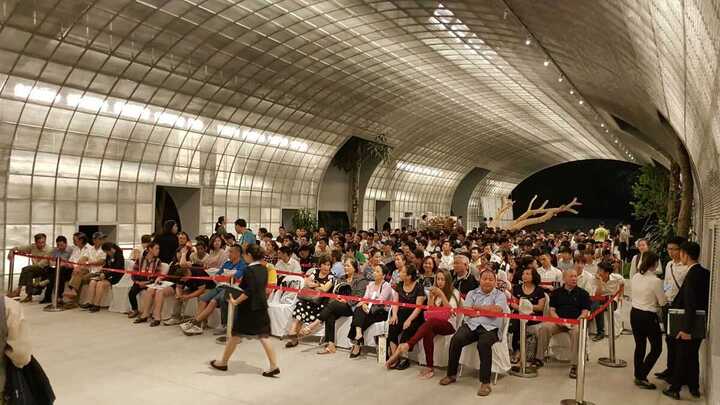 Aqua Bay Ecopark hút khách xếp hàng thâu đêm mua nhà