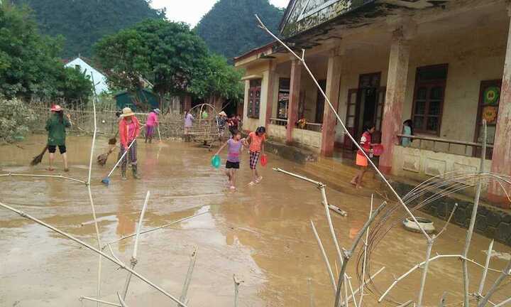 Quảng Bình miễn, giảm 5 năm học phí cho học sinh vùng lũ