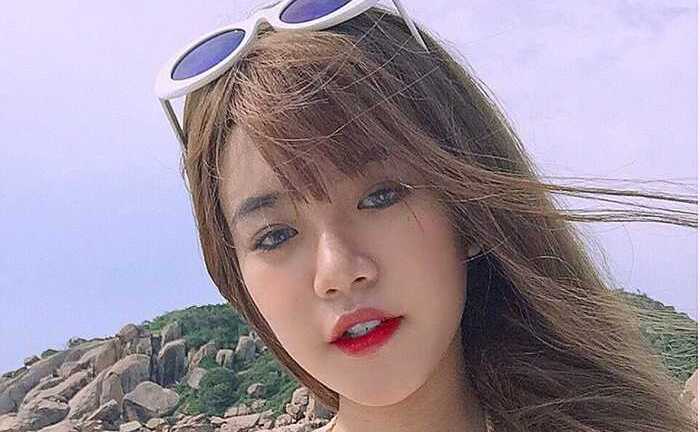 Phong cách thời trang sành điệu của hot girl Đồng Nai hút dân mạng