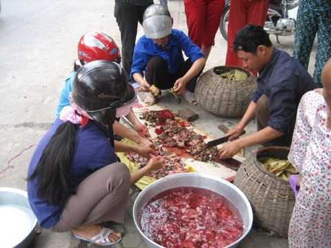 Ba mẹ con tử vong vì ngộ độc cháo cóc