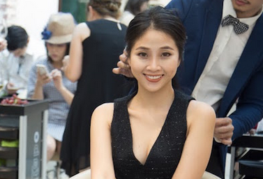 MC gợi cảm nhất 'Chuyện đêm muộn' thích thú khi được trai đẹp 'tút tát' nhan sắc