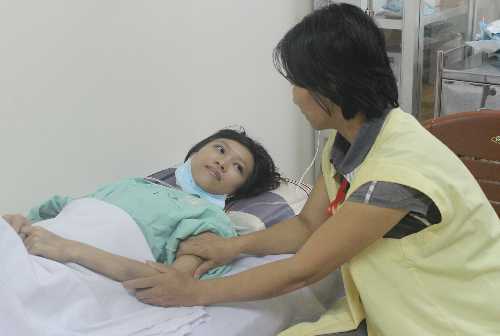 Suýt chết vì... sơ ý nuốt chiếc răng giả