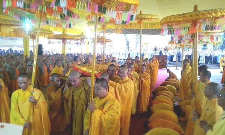 Ảnh: Lễ nhập kim quan Hòa thượng Thích Chơn Thiện, ĐBQH cao tuổi nhất khóa XIV