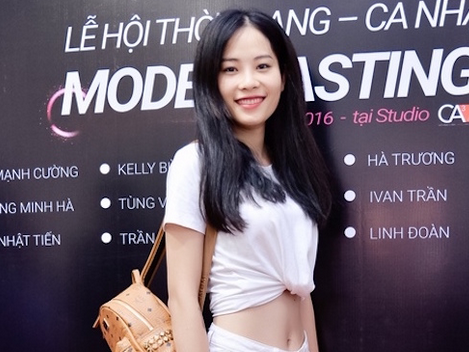 Chị gái sinh đôi của Nam Em khoe mặt mộc xinh đẹp, chân dài gợi cảm