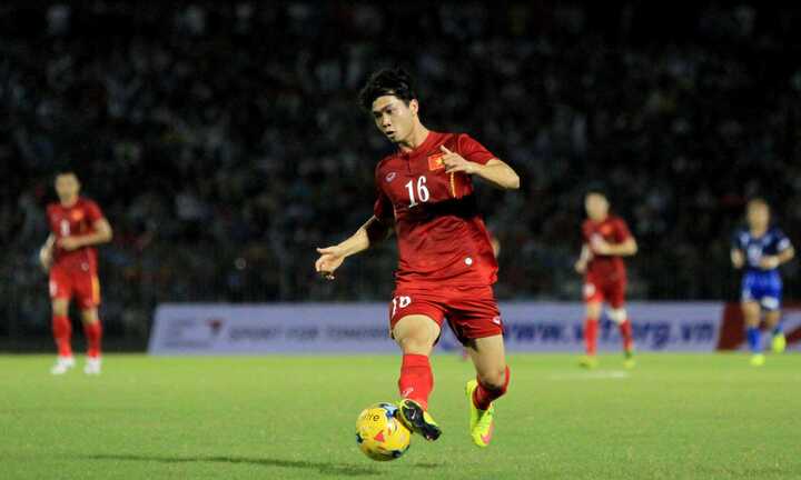 HLV Hữu Thắng: 'Tôi không thể chê gì được Công Phượng'