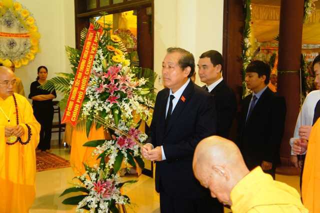 Phó Thủ tướng Trương Hòa Bình viếng cố Hòa thượng Thích Chơn Thiện