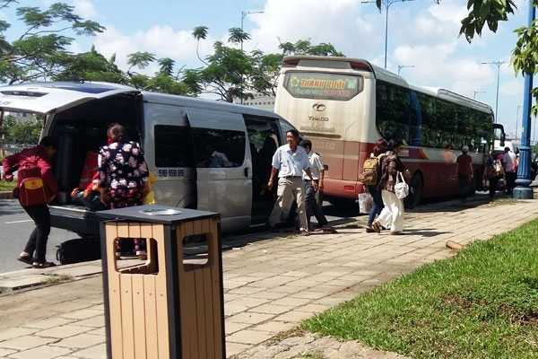 'Tập đoàn xe dù' lộng hành, 'xe khách trá hình' ngang ngược